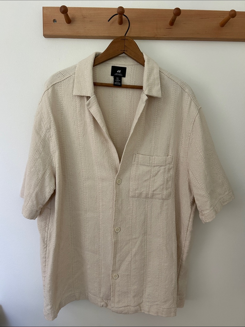 H&M Casual Short-Sleeve Button-Down Shirt in Light Beige